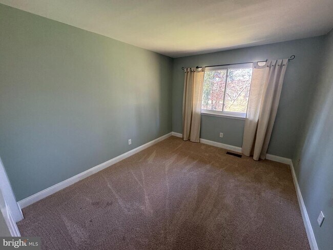 Building Photo - 1002 Worthington Dr