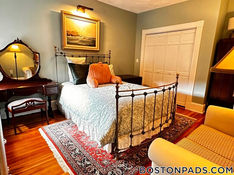 Building Photo - 24 Beaufort Rd