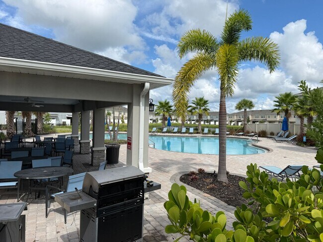Building Photo - 3 Bedroom 2.5 Bath Townhouse W/1 Car garag...