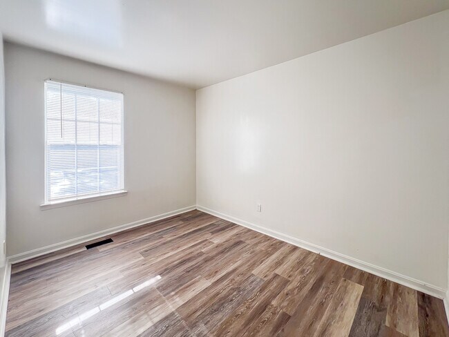 Building Photo - 160 Lancaster Creek Rd