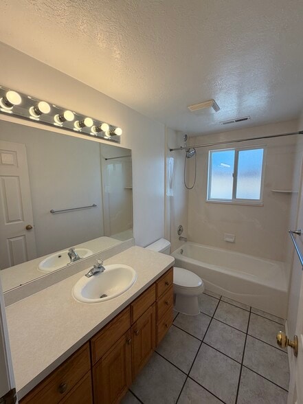 Building Photo - 367 E 1500 S