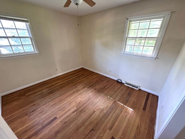 Building Photo - 3 Bedrooms, 2 Bathrooms - House in Armuchee!