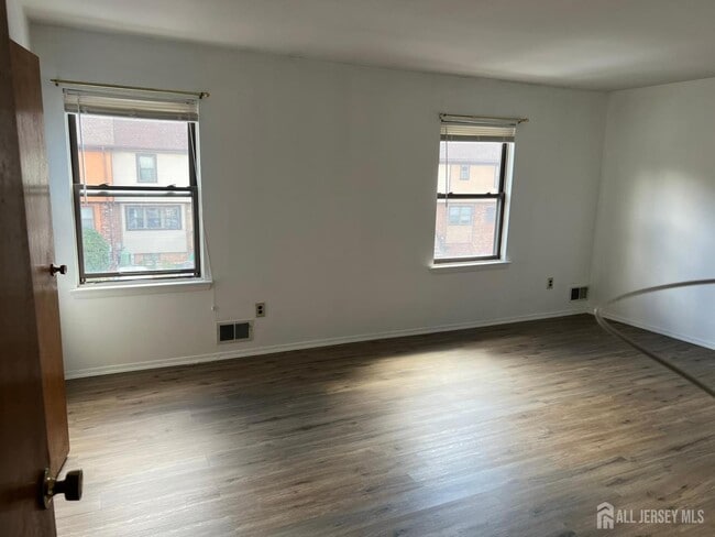 Building Photo - 304 Merrywood Dr