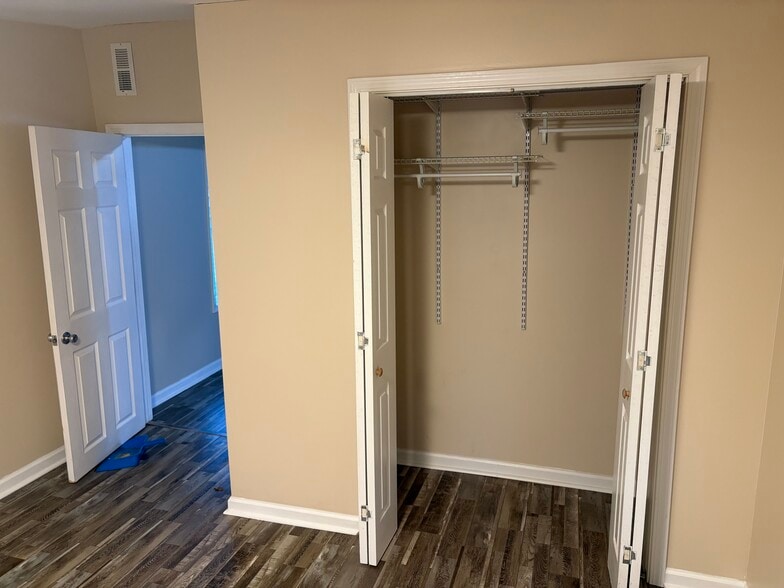 Building Photo - 310 Walnut St