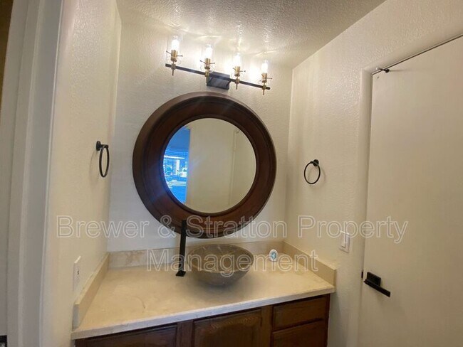 Building Photo - 11666 N 28th Dr