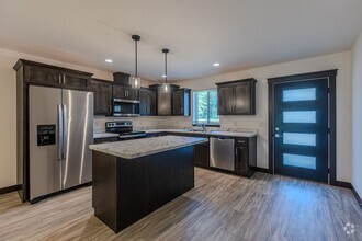 Building Photo - 1157 St Andrews Dr