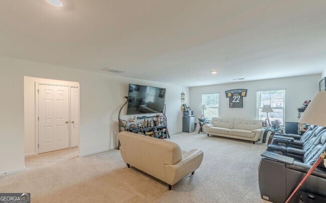 Building Photo - 367 Noblewood Dr