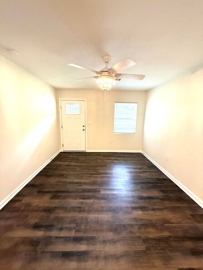 Building Photo - ** 3 bed 2 bath located in Forrest Hills ** Call 334-366-9198 to schedule a self-showing