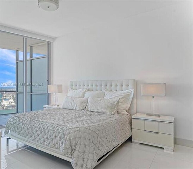 Building Photo - 1100 Biscayne Blvd