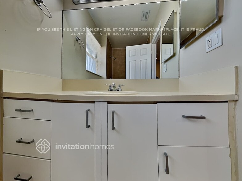 Building Photo - 15601 Lance Point Pl