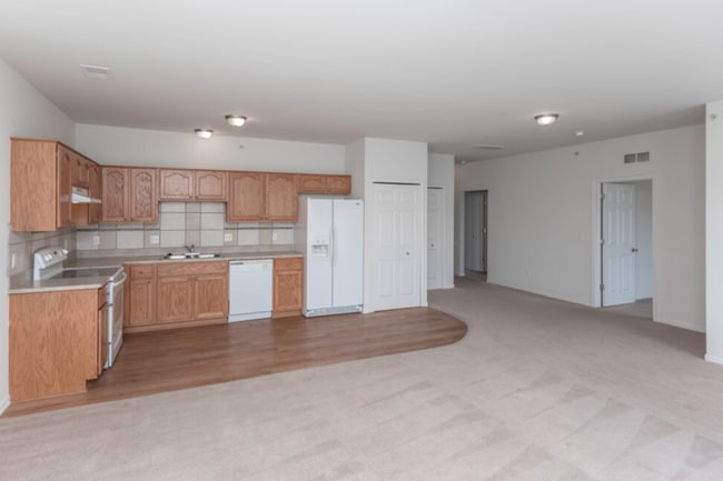 Building Photo - Towne Center Flats - 14070 Webster Dr.