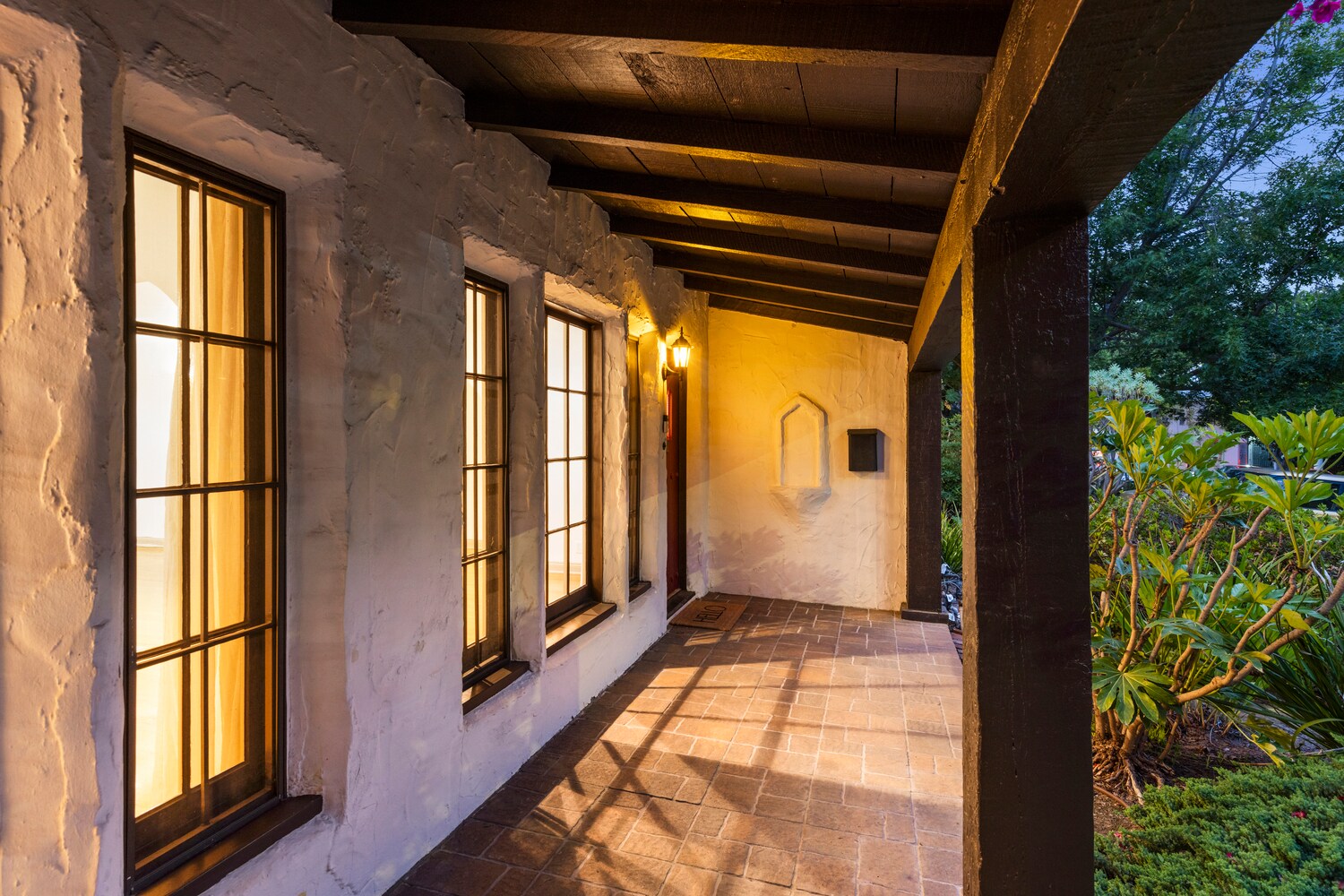 Building Photo - 1169 S Sierra Bonita Ave