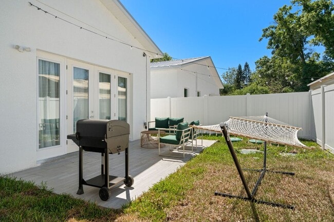 Building Photo - Gorgeous New Constriction House in Tampa