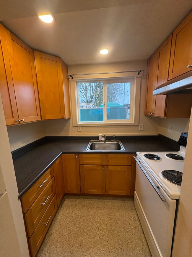 Building Photo - 1 Bedroom Apartment in Camellia Park