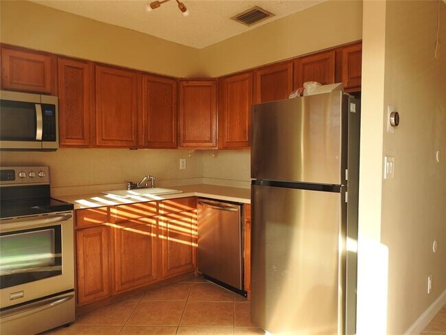 Building Photo - 1600 NE 3rd Ave