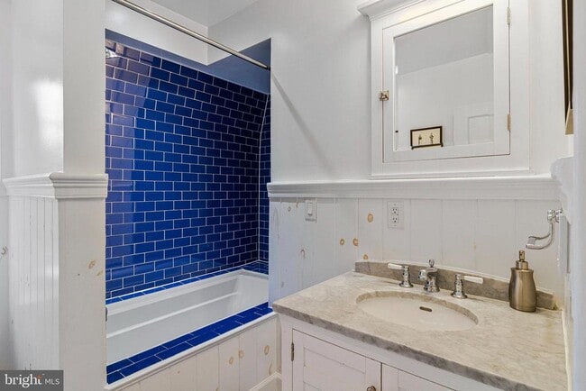 Building Photo - 3921 Harrison St NW