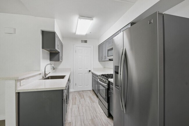 Building Photo - Beautiful 2-Bedroom, 2-Bath Condo in Prime Fullerton Location