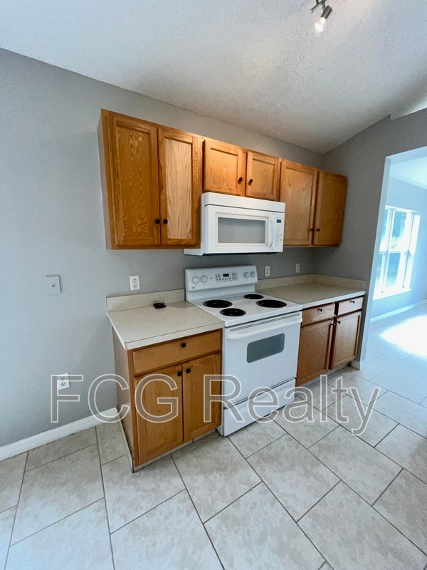 Building Photo - 5819 Windridge Dr