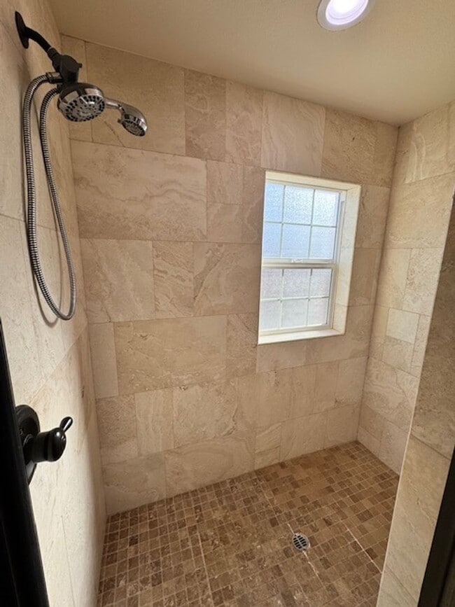 Building Photo - Upscale Modern 4 Bed | 2.5 Bath – Yard Maintenance Included | 2,271 Sq Ft | Prime Location