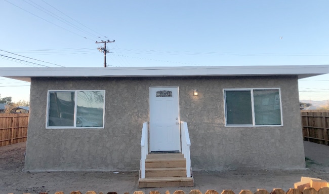 Building Photo - 140 W Upjohn Ave