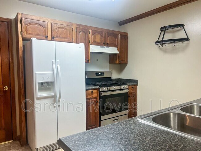 Building Photo - 214 Brookside Dr