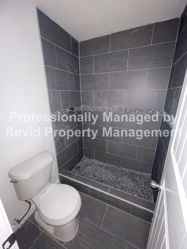 Building Photo - SECTION 8 ACCEPTED