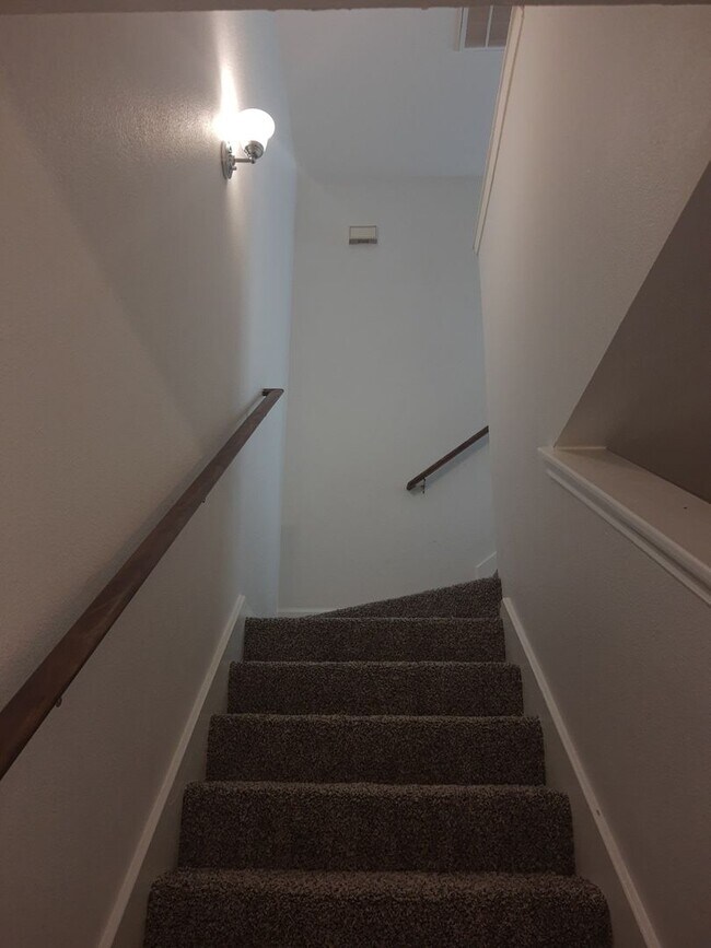 Building Photo - Converse 3 Bedroom Townhouse with Attached One-Car Garage and Large Fenced Backyard