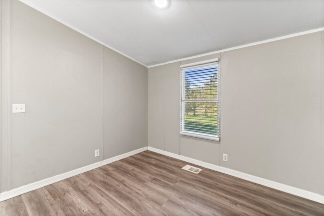 Building Photo - 350 Briar Dr