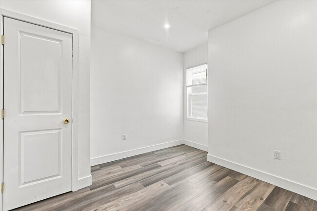 Building Photo - 1103 N 41st St