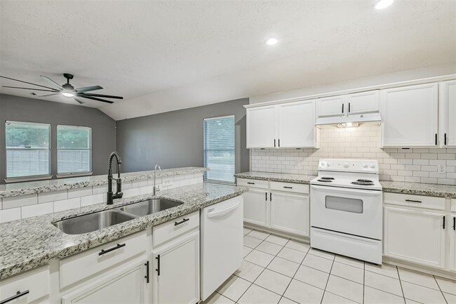 Building Photo - 9502 Belleclaire Ln