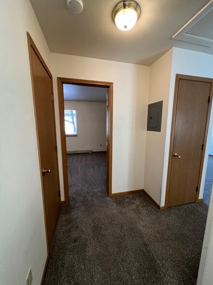 Building Photo - 1526 Lake Elmo Dr