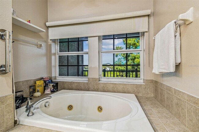 Building Photo - 6533 Channelside Dr