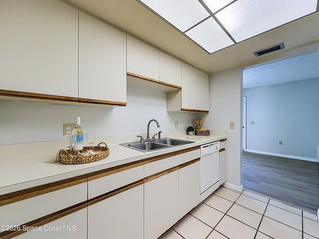 Building Photo - 60 Bogart Pl