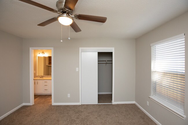 Building Photo - 1612 Sylvia Ln