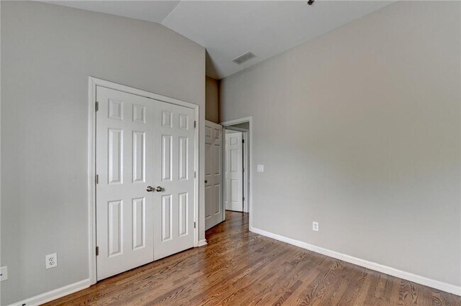Building Photo - 486 Vinings Estates Dr SE