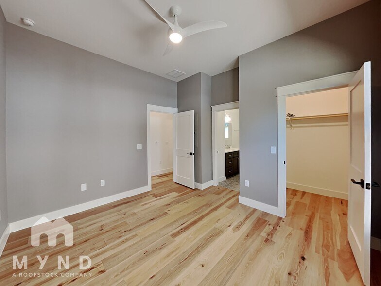 Building Photo - 5204 Huisache St