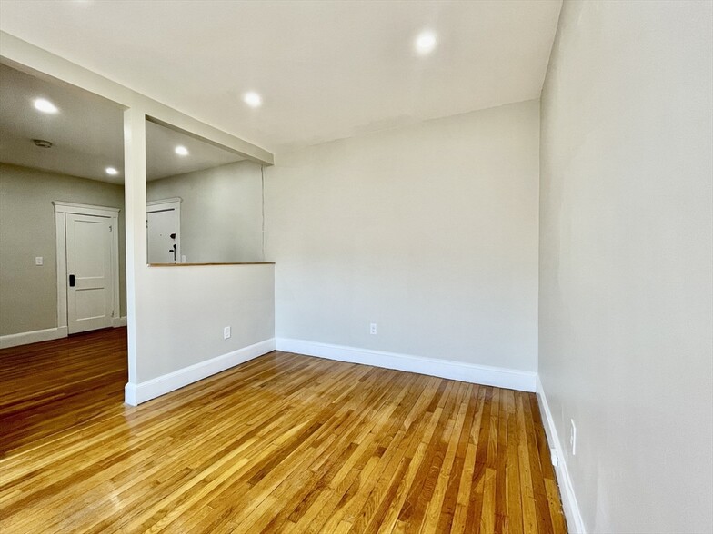 Building Photo - 62 Queensberry St