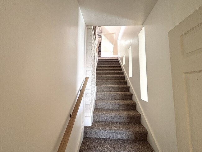 Building Photo - 517 E 500 S