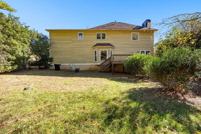 Building Photo - Three Bedroom Rental directly next to Arnall Middle School