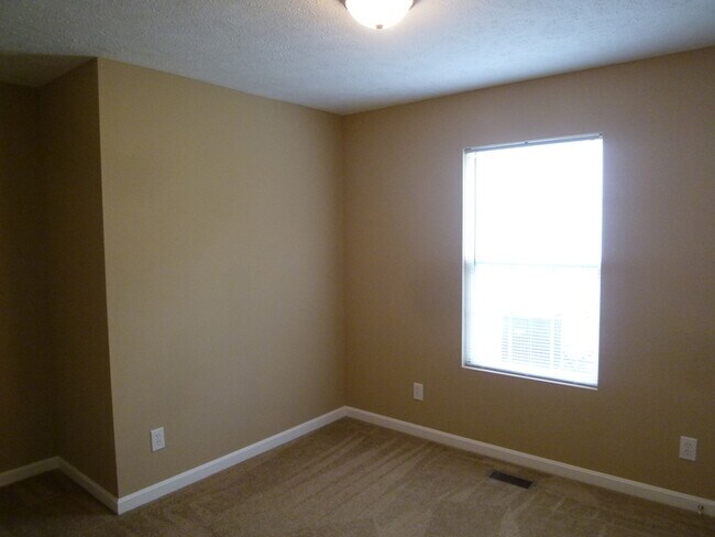Building Photo - Spacious East Side 4 Bed 2 Bath Home, 2-Car Garage, Total Electric, Pets Welcome!
