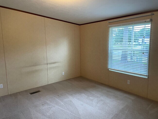 Building Photo - 3 Bedroom 2 Bathroom-Manufactured Home In Shallotte NC