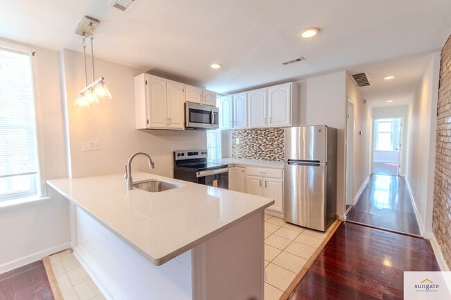 Building Photo - 2608 E Fayette St