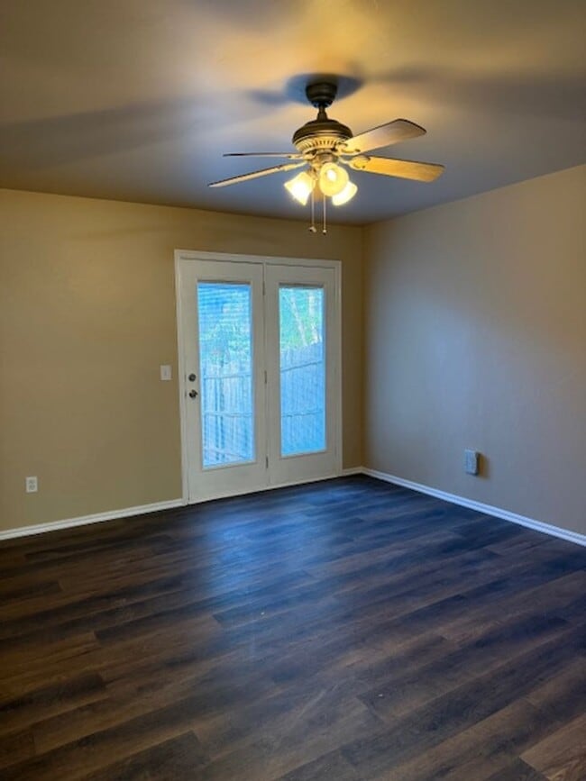 Building Photo - Updated Duplex - Mustang Schools - Open Floorplan - Gated Community