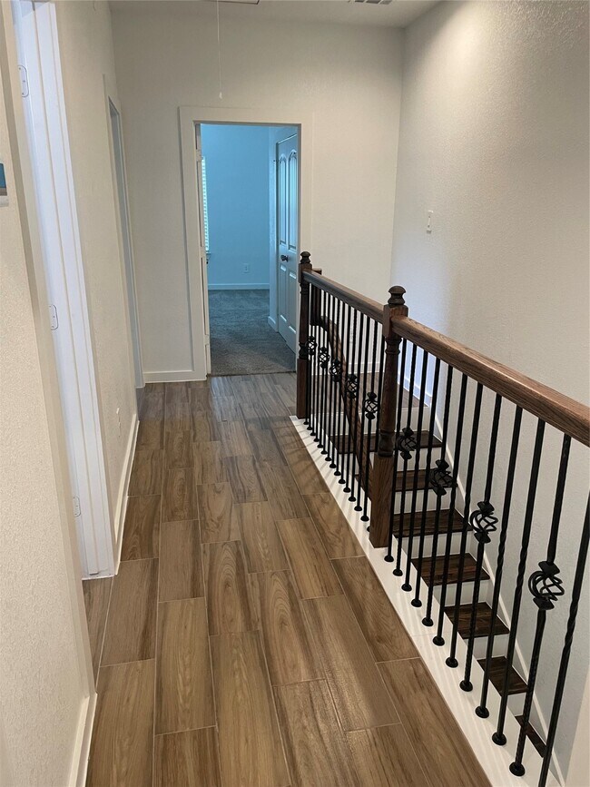 Building Photo - 5314 Longmeadow St