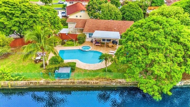 Building Photo - 2650 Scott St