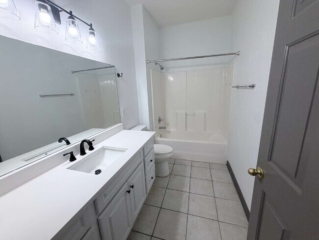 Building Photo - 1065 Viewpoint Way