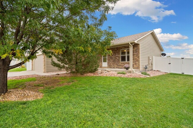 Building Photo - 3761 Mt Flora St