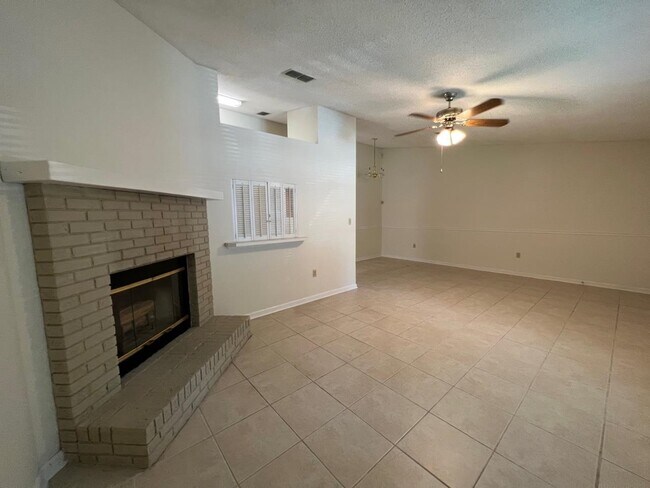 Building Photo - 2231 Treeo Ln