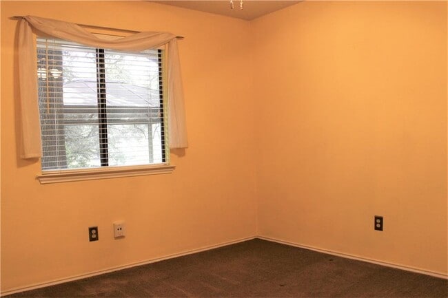 Building Photo - 7422 Dallas Dr