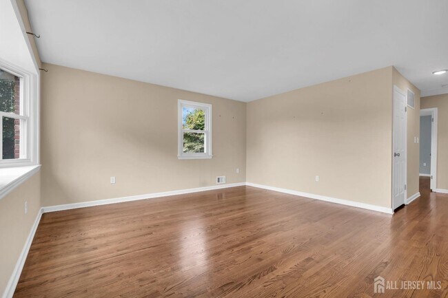 Building Photo - 1067 Riverton St